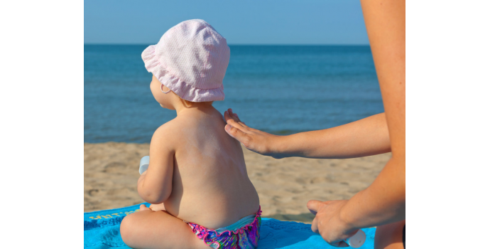 Bañador de bebé: seguridad y equipación en su primer día de playa